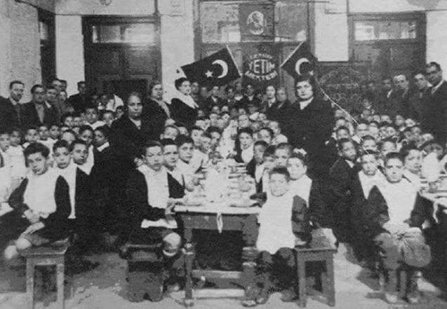 İzmir Yetimler Mektebi’nde Cumhuriyet Bayramı kutlaması