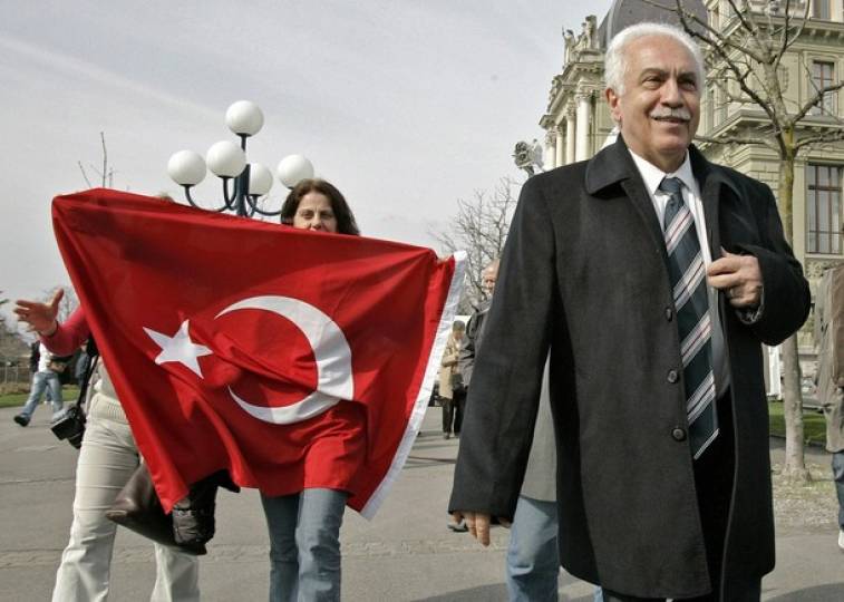 Genel Başkanımız Doğu Perinçek Türk milletine yönelik ‘soykırımcı’ saldırılarını 15 Ekim 2015’te AİHM Büyük Dairesi’nde aldığı büyük zaferle bertaraf etti.