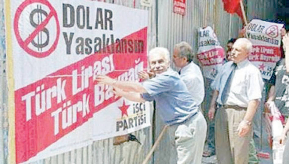 12 Temmuz 2001. İşçi Partisi Genel Başkanı afişte...