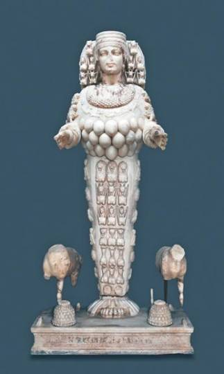 Efes’li Artemis. Tapınak dünyanın yedi harikasından biri. Artemis, Anadolu’nun ana tanrıçası Kibele’yle, Sibel’le yakın akraba. Daha ne olsun.​