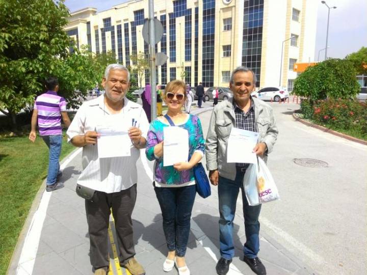 Konya'da vatandaşlar Perinçek için imza veriyor