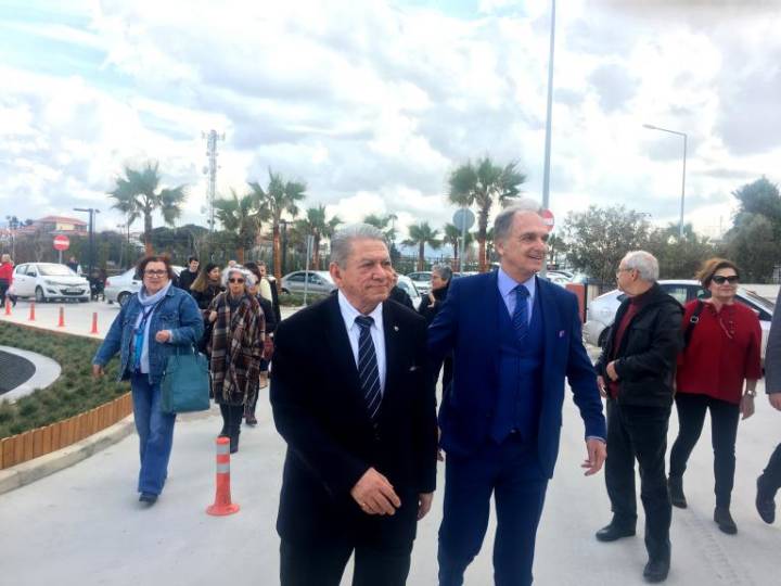 Cenap Yener (sağda) İzmir Büyükşehir Belediyesi Başkan Adayı Dr. Rifat Mutlu (solda) ile.