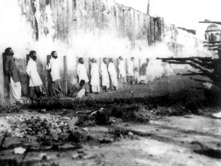 1914'te Müslüman Hindistanlı askerler Türkiye'ye karşı savaşmayı red ettikleri için İngiliz askerler tarafından kurşuna diziliyorlar. (indianhistorypics@IndiaHistorypic)